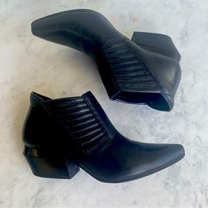 Naya Tezla black leather ankle bootie sz 10